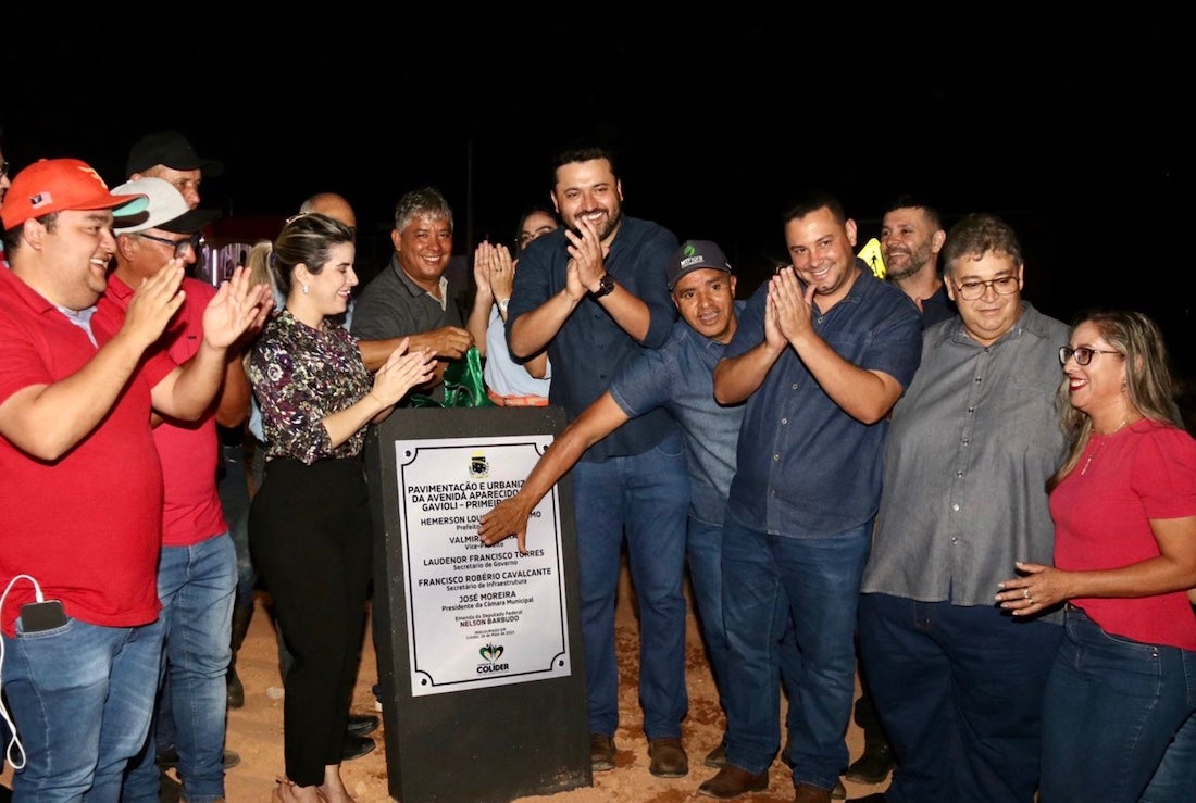 Prefeito inaugura asfaltamento em uma das principais avenidas de Colíder e entrega máquinários