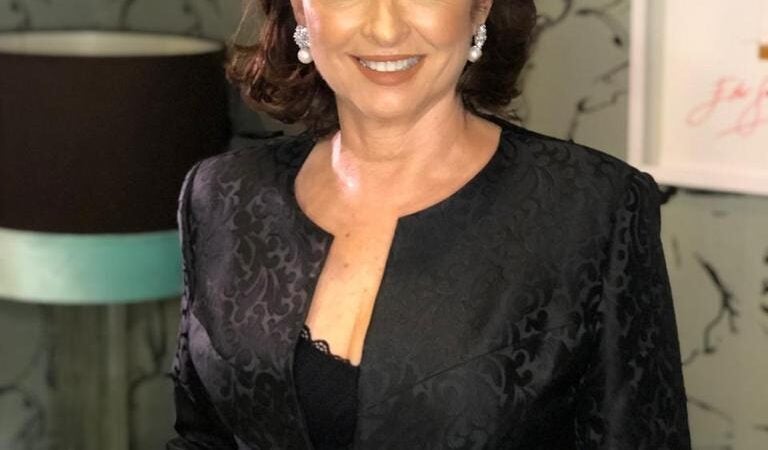 Aos 64 anos, Myrian Rios faz rejuvenescimento a laser nas pálpebras