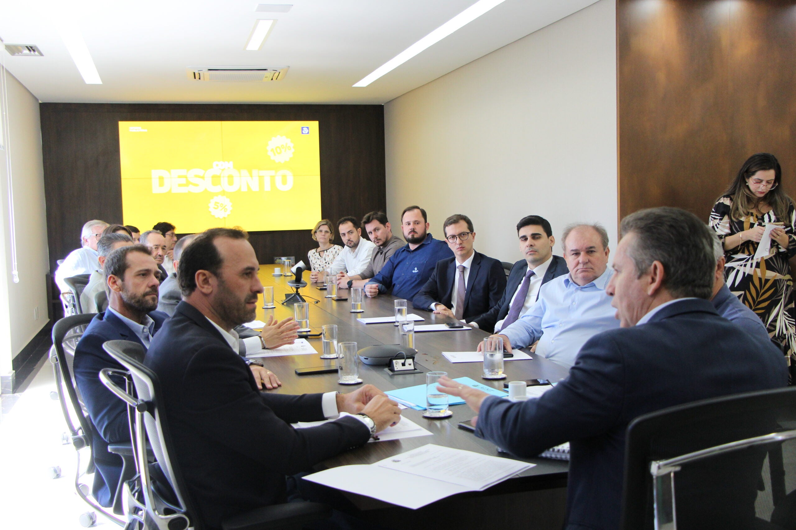 Aprosoja-MT participa de entrega de relatório da Ferrogrão para governador Mauro Mendes