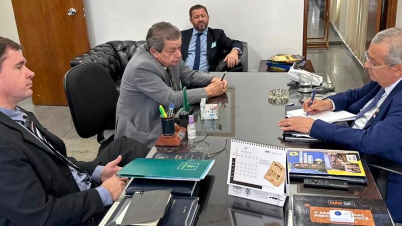 Prefeito em exercício de Nova Mutum pede a senador emenda para obras no aeroporto