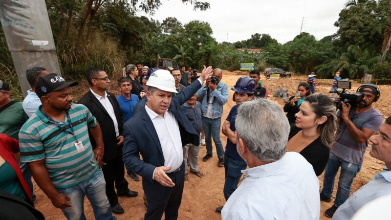Governador vistoria obras em bairros de Cuiabá com investimentos de R$ 42 milhões; “sonho de muitas décadas”, diz