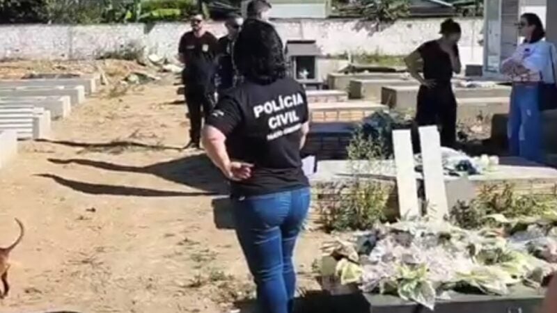 Polícia faz exumação de corpo criança para investigar a causa da morte