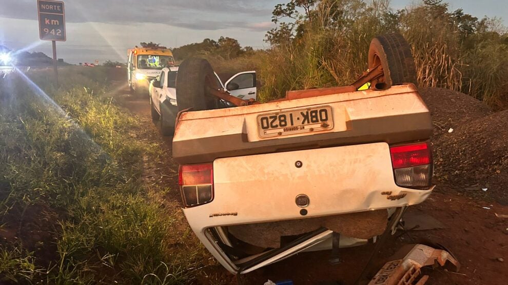 Carro capota na BR-163 entre Santa Helena e Itaúba