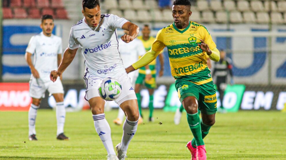 Cuiabá vence Cruzeiro em Minas com gol de Deyverson e deixa a zona de rebaixamento do Brasileirão