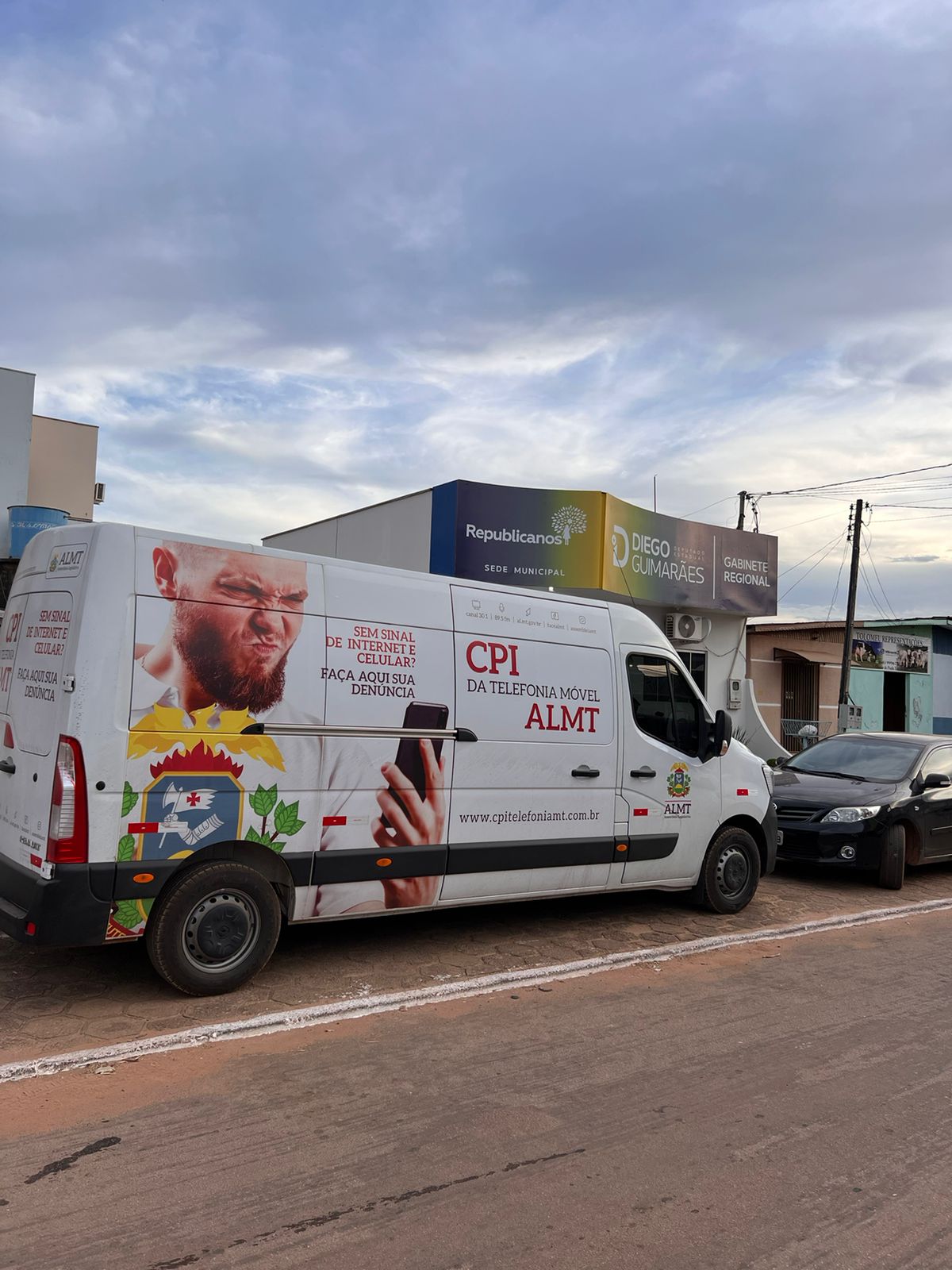 Van da CPI da Telefonia colhe reclamações em Guarantã do Norte