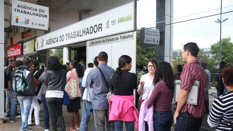 Taxa de desocupação no Brasil fica em 8,8% no primeiro trimestre de 2023