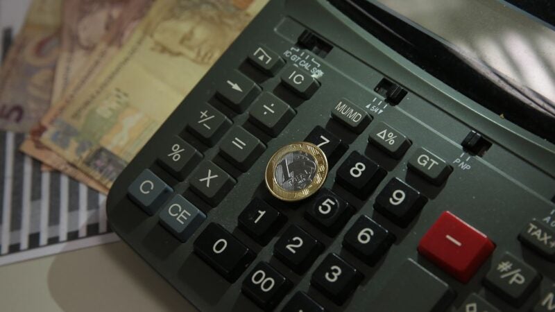 IPCA-15 recua e fica em 0,57% em abril