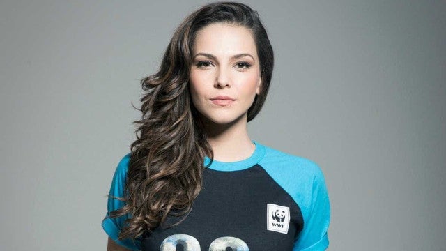 Tainá Müller critica corte de beijo lésbico em ‘Vai Na Fé’