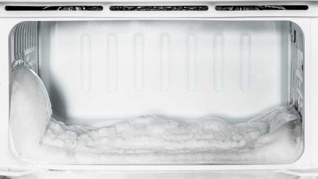 Homem esconde corpo de colega em freezer e usa conta dele por 2 anos