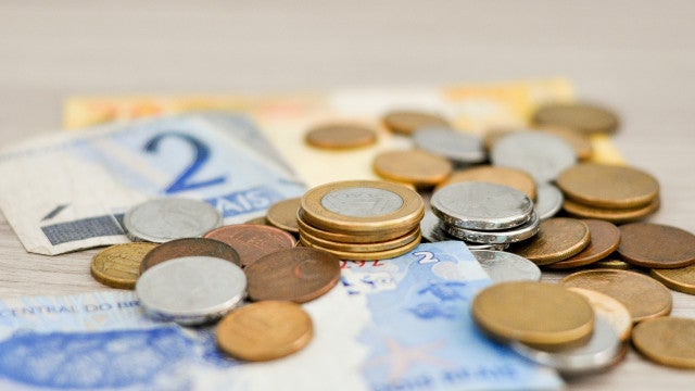 Renda dos 5% mais pobres dobra, mas ainda é inferior a R$ 90 por pessoa