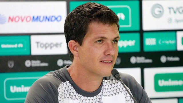 Barbieri pede desculpa à torcida do Vasco após fala de ‘Santos acostumado à elite’