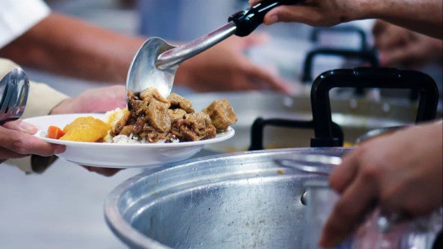 Homem é espancado até à morte quando entregava doações no México