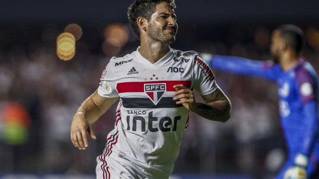 Pato declara amor e diz que trocaria tudo para ser campeão pelo São Paulo