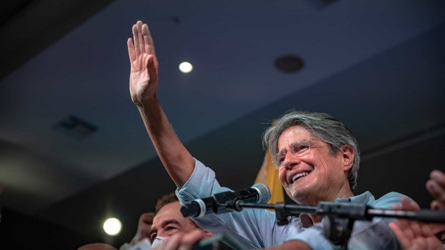 Presidente do Equador dissolve Parlamento e antecipa eleições