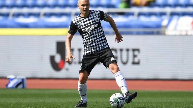 Iniesta anuncia saída de time japonês e descarta aposentadoria