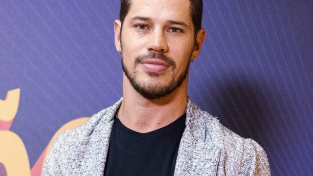 José Loreto desfila com a bunda de fora na São Paulo Fashion Week
