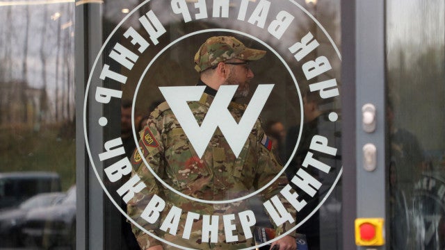 Líder de mercenários do Grupo Wagner ameaça deixar Bakhmut por falta de munição