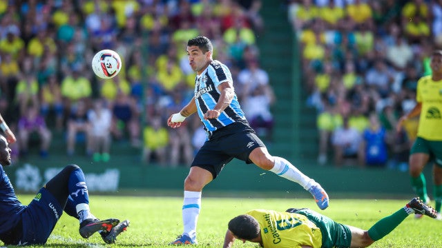 Athletico-PR e Grêmio se enfrentam em momentos opostos no Brasileirão