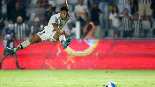 Sporting atento a jovem promessa do Santos. Mourinho lidera corrida