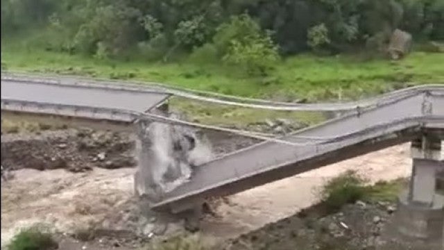 Ponte desaba nove anos após ser construída. "Podia ter sido uma tragédia"