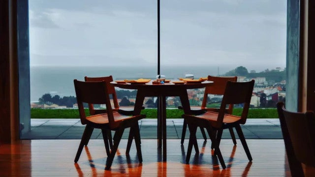 Polêmica! Restaurante obriga crianças a ficar sentadas durante refeição