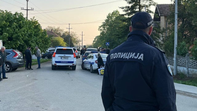Ataque a tiros deixa 8 mortos e 10 feridos na Sérvia, diz mídia local
