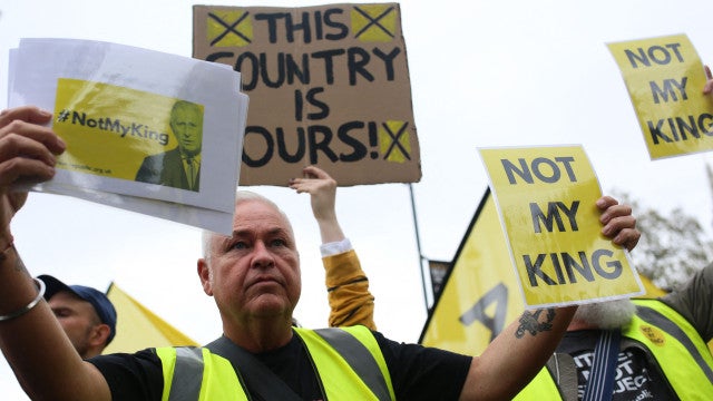 Protestantes anti-monarquia são detidos em Londres