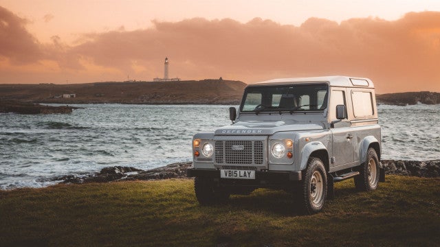 Land Rover apresenta edição exclusiva do Defender com apenas 30 unidades