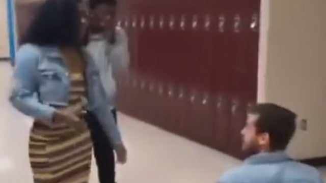 Viral: jovem fica sem celular e ataca professor com gás pimenta nos EUA