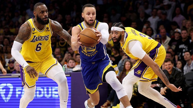 Clássico intenso entre Lakers e Warriors termina em vitória para LA