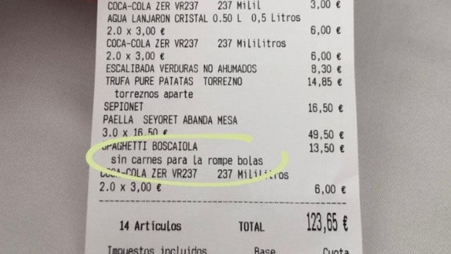 Cliente encontra insulto em recibo de restaurante
