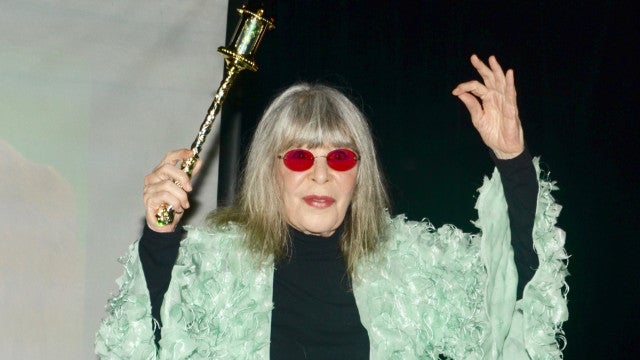 Filho de Rita Lee se emociona ao voltar à casa da mãe