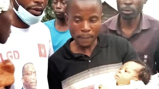 Bebês sobrevivem três dias boiando durante cheias no Congo: "Milagre"