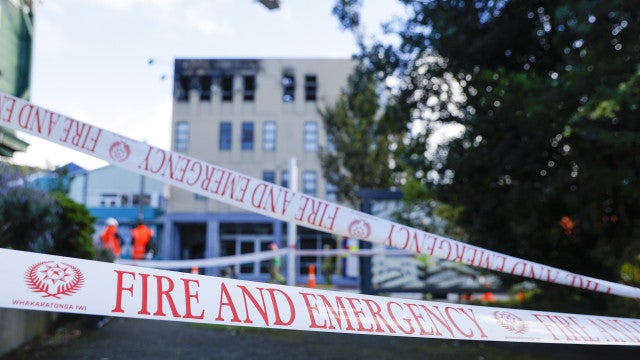 Pelo menos 6 mortes em incêndio na Nova Zelândia. As imagens da tragédia