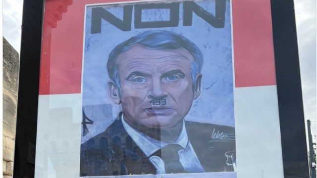 Macron surge como Hitler em cartaz espalhado em cidade francesa