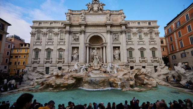 Faz ideia do dinheiro que é retirado da Fontana di Trevi? Turista revela