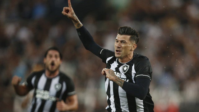 Líder Botafogo recebe o América-MG com time alternativo no Engenhão