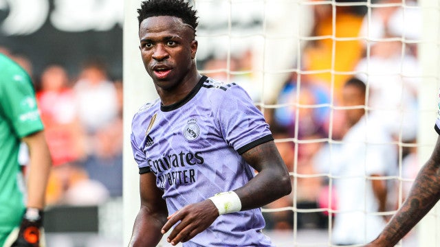 Fla apoia Vinícius Jr. com mensagem na camisa em jogo com Cruzeiro: ‘Todos com Vini Jr.’