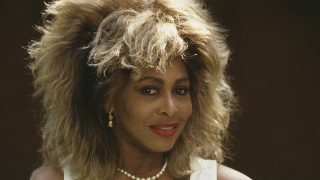 As imagens das homenagens feitas no portão da mansão de Tina Turner