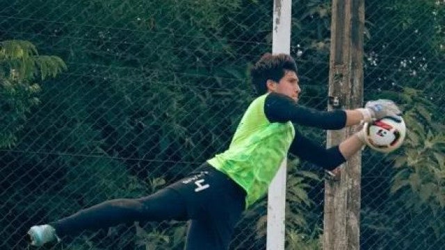 Goleiro ucraniano foge da guerra para viver sonho no interior gaúcho