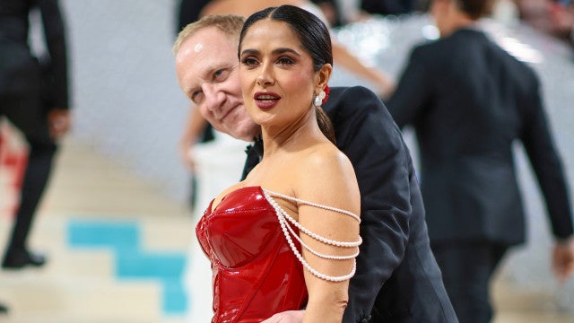 Salma Hayek se declara ao marido. "É o meu raio de sol"