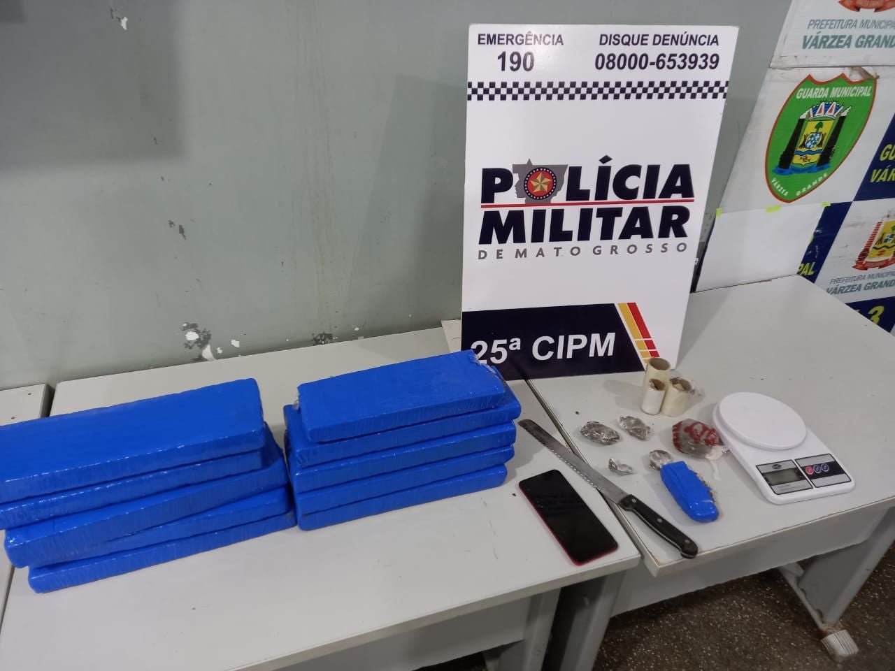 PM prende suspeito em flagrante com 10 tabletes de maconha
