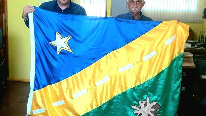 Na pessoa do pioneiro e coordenador dos Projetos de Colonização, José Humberto, presidente Valcimar homenageia Guarantã do Norte pelos 42 anos de fundação