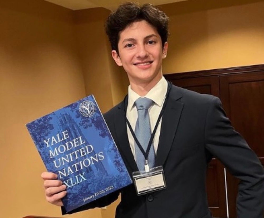 Adolescente mato-grossense superdotado passa em cursos das universidades de Oxford e Harvard