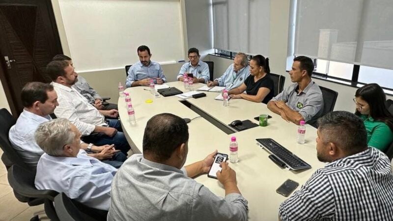 Prefeito detalha para vereadores projeto da compra de área onde serão construídas casas populares em Nova Mutum; R$ 10 milhões