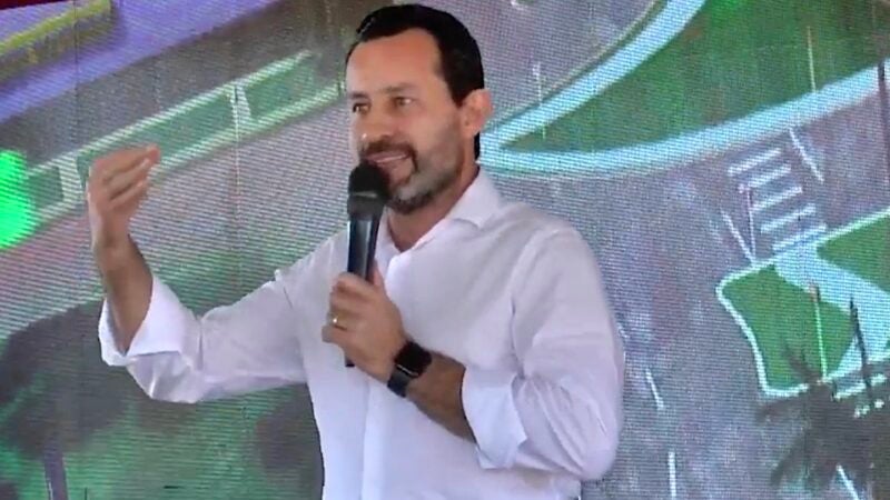 Prefeito assina ordem de serviço para começar obra do viaduto na BR-163 e melhorar trânsito em Nova Mutum