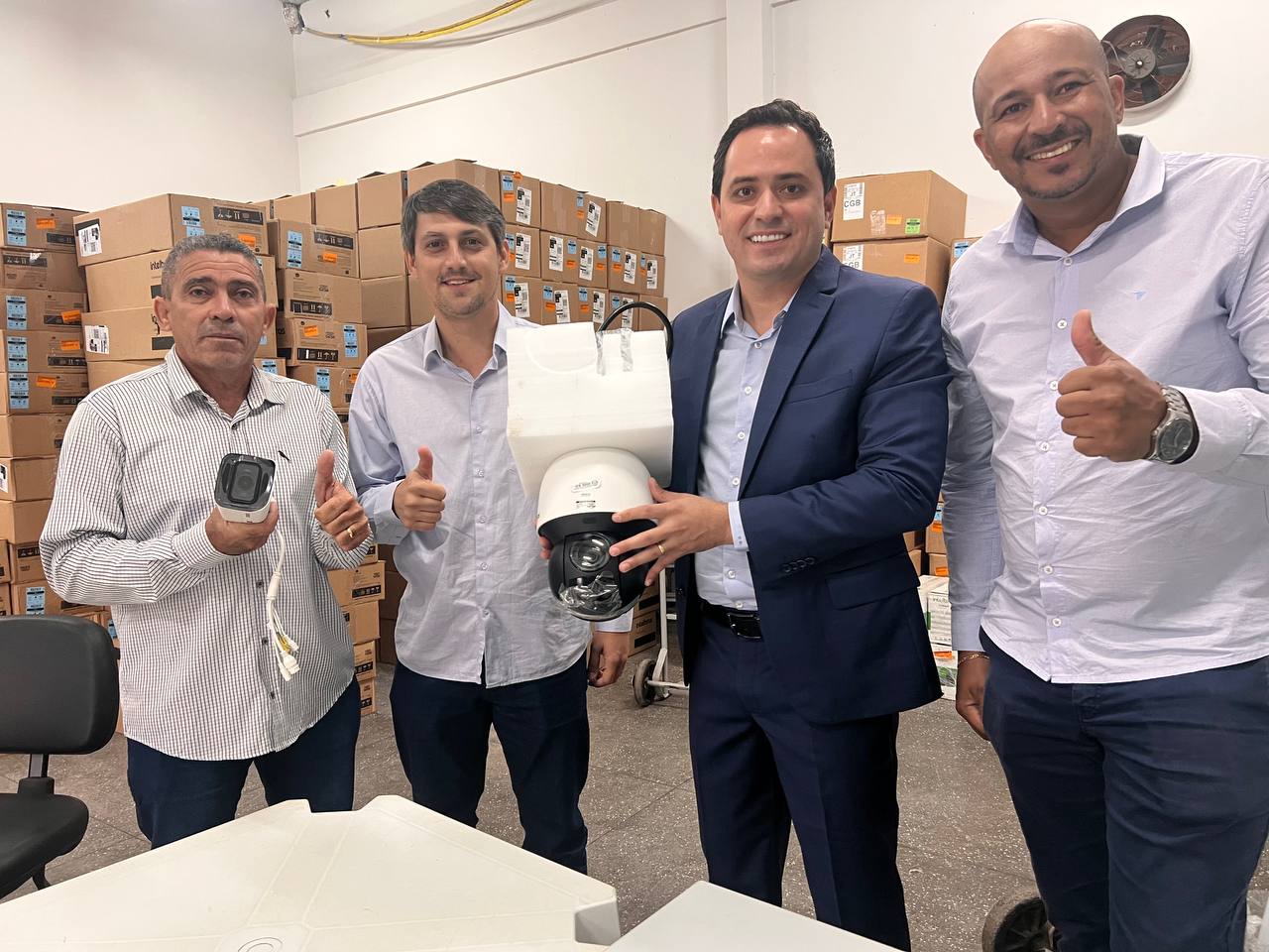 Matupá recebe câmeras de monitoramento; Deputado Diego Guimarães e prefeito Bruno Mena comemoram