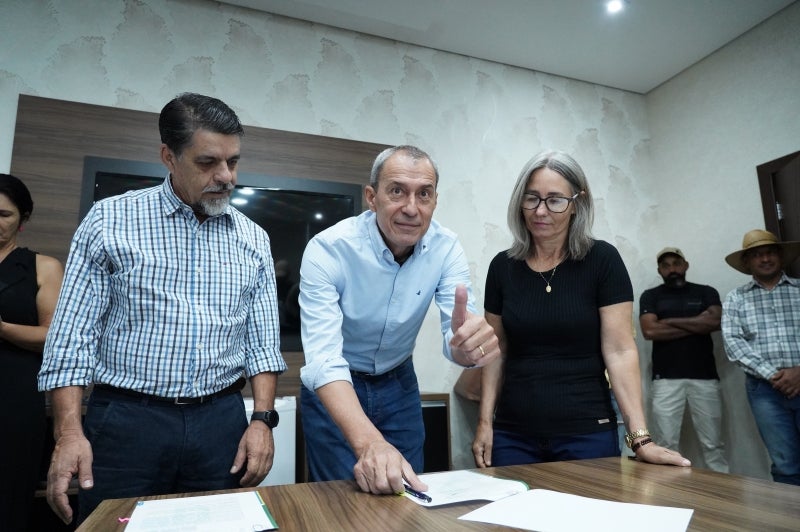 Prefeito assina cessão de uso do novo Mercado do Produtor e caminhão-baú em Lucas do Rio Verde; inscrições até final do mês  