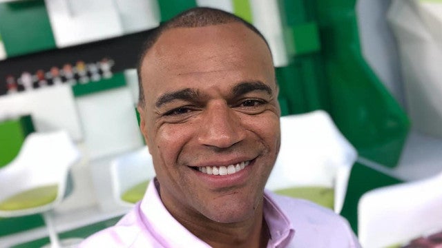 Denílson chora em podcast de Galvão Bueno ao falar da mãe e comenta caso com Belo