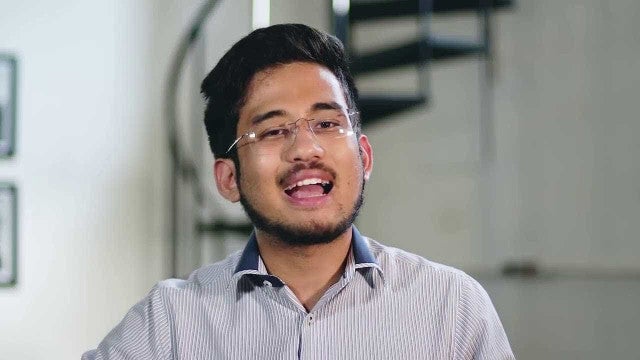 Humoristas detonam Kim Kataguiri em stand-up com a presença dele, que faz piada citando Bolsonaro